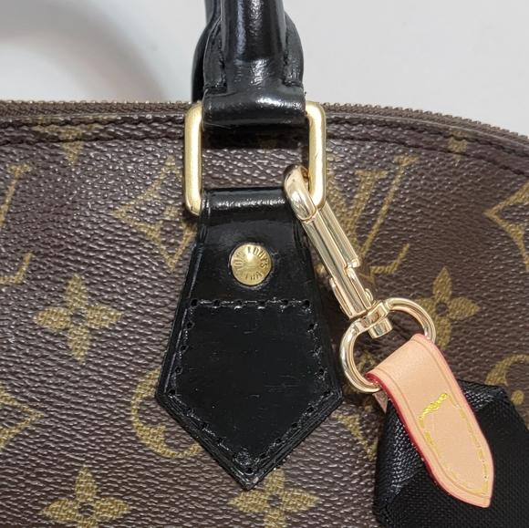 ✨LOUIS VUITTON Alma PM Handbag with non - LV adjustable crossbody strap. - Picture 3 of 15